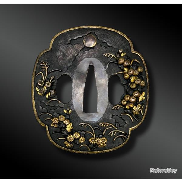 TSUBA mokko gata avec fleurs - Japon - P�riode Edo (1603-1868)