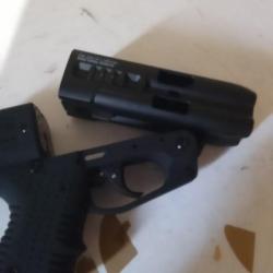 PISTOLET LACRYMOGENE J P X 4  4 COUPS   AVEC 4 RECHARGES GRATUITES  DECEMBRE 2030