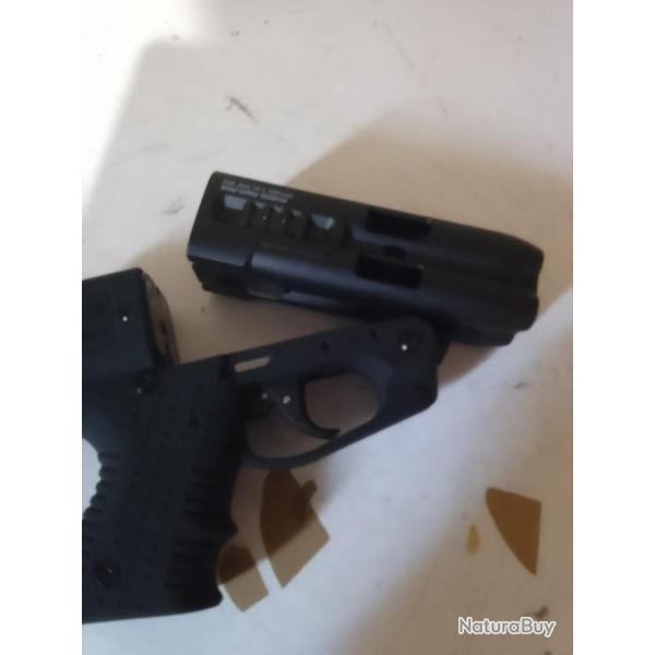PISTOLET LACRYMOGENE J P X 4  4 COUPS   AVEC 4 RECHARGES GRATUITES  DECEMBRE 2030