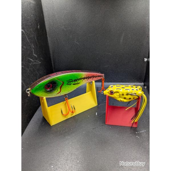 Lot : 402 / JERKBAITS 4 billes,FISH AND FISHING / 14,5 cm,54 grs+1 GRENOUILLE 5,5 cm,12 grs .