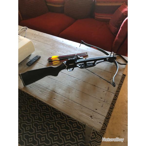 Arbal�te avec crosse 150lbs neuve + fl�ches