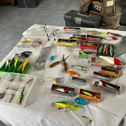 Vente d'un lot de 50 leurres durs , souples et cuill&egrave;res , Rapalas et autres marques et types.