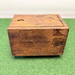 ANCIENNE BOITE DE MUNITION  MANUFACTURE D'ARMES DE  ST &Eacute;TIENNE  APR&Eacute;S GUERRE  1946