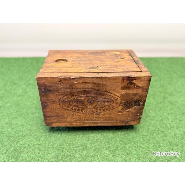 ANCIENNE BOITE DE MUNITION  MANUFACTURE D'ARMES DE  ST �TIENNE  APR�S GUERRE  1946