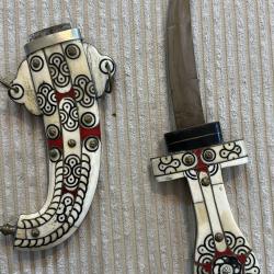 Poignard Khanjar et son fourreau - 34,5 cm - lame 16,5 cm - bon &eacute;tat - plus de photos sur demande