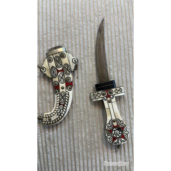 Poignard Khanjar et son fourreau - 34,5 cm - lame 16,5 cm - bon �tat - plus de photos sur demande