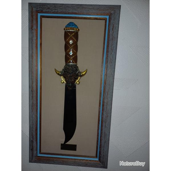 Couteau d�coratif tr�s belle fabrication en acier et r�sine pour le manche �tat neuf plusieurs choix