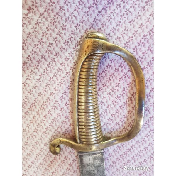 Sabre briquet transform�