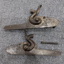 Belle paire de platines pour fusil ancien a chien ext&eacute;rieur