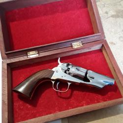 Coffret Magnifique en bois massif sculpt&eacute; 25,5cmx15cmx6,5cm .