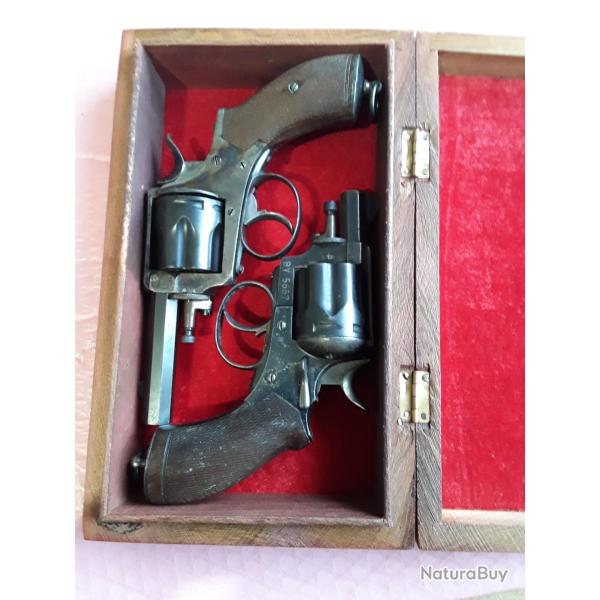 Coffret Magnifique en bois massif sculpt� 25,5cmx15cmx6,5cm .