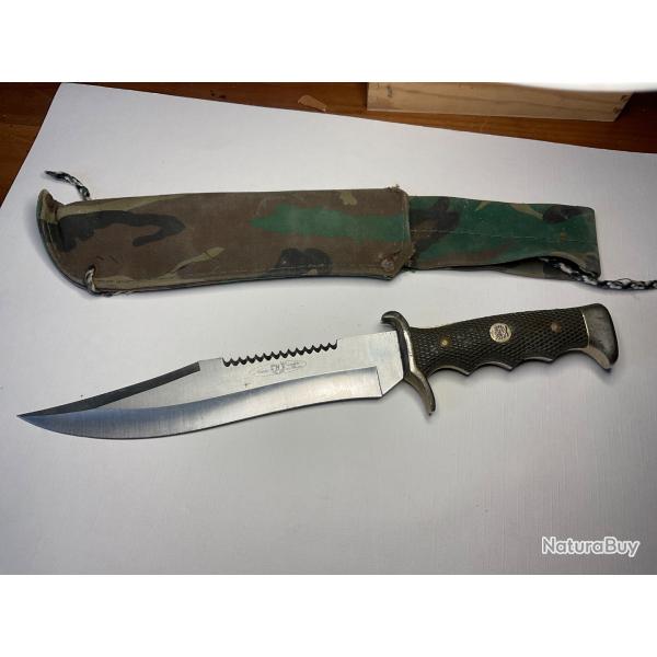 Poignard Nieto avec son fourreau. Tr�s bon �tat longueur 35 cm, voir photo.