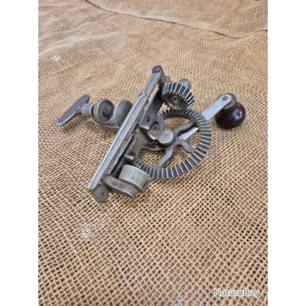 Sertisseur ann�es 1900 � cr�maill�re manufrance