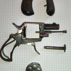 JOLI PETIT REVOLVER BELGE  BULLDOG / CAL.320 / BEL ETAT