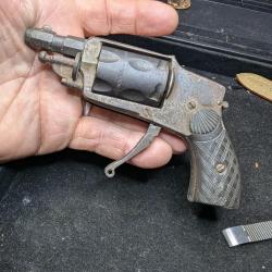 Revolver hammerless 6 mm