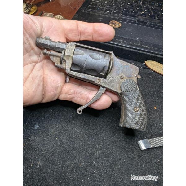 Revolver hammerless 6 mm