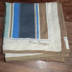 foulard vintage soie pierre cardin paris 84 X 82 cm