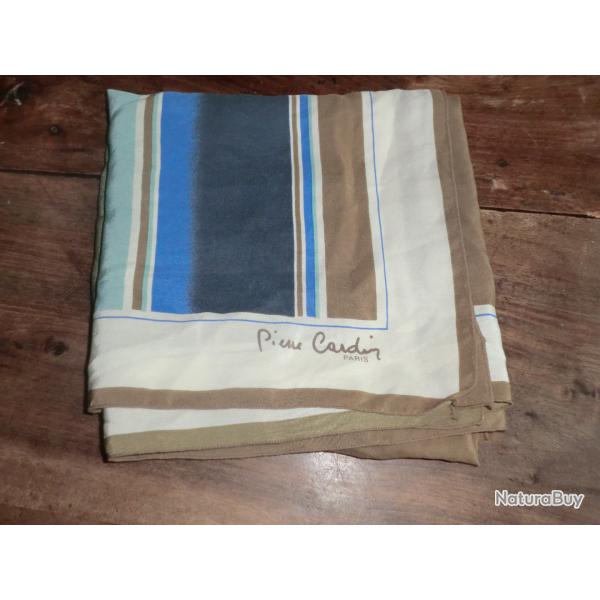 foulard vintage soie pierre cardin paris 84 X 82 cm
