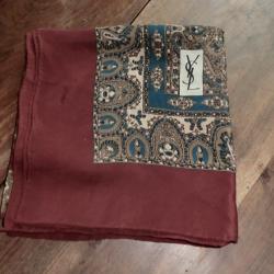 foulard vintage soie YSL paris  85 X 83 cm