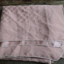 foulard vintage soie  pierre cardin  paris  79  X 67  cm