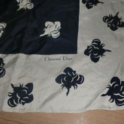 foulard vintage 100 %  soie  christian dior   paris  75  X 73  cm