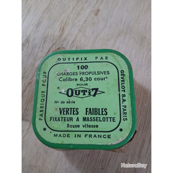 1 bo�te de charges propulsives