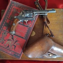 Revolver d'ordonnance Suisse mod&egrave;le 1882 avec etui
