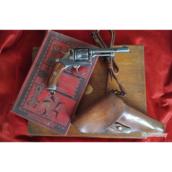 Revolver d'ordonnance Suisse mod�le 1882 avec etui