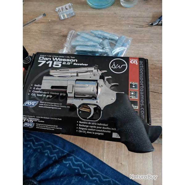 Dan wesson 715 2,5 revolver co2