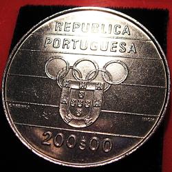 Portugal , piece de 200 escudos " jeux olympiques de 1992"  ttb diametre 36mm