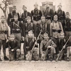 CPA - photo D'un groupe de soldats -N&deg;7536
