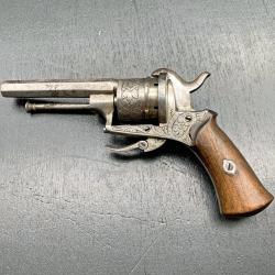 ANCIEN REVOLVER A BROCHE DE TYPE LEFAUCHEUX ENTIEREMENT DECORE, CANON RAYE, ELG & X ETOILE, PISTOLET