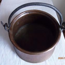 Marmite en cuivre.