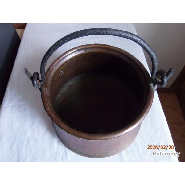 Marmite en cuivre.