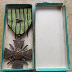 Belle croix guerre Etat Fran&ccedil;ais Vichy 1939 1940 +citation 39 40 deuxi&egrave;me guerre ww2 &eacute;pingle boite