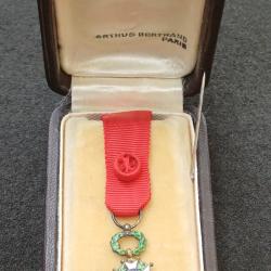 Croix d'Officier de la L&eacute;gion d'Honneur - r&eacute;duction en argent massif + &eacute;crin