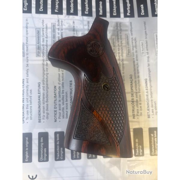 Plaquette S&W type N en bois de rose Vendu d'origine avec le 629 deluxe 44mag
