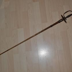 Belle Ep&eacute;e de ville en fer forg&eacute; avec son fourreau la grav&eacute;e et or