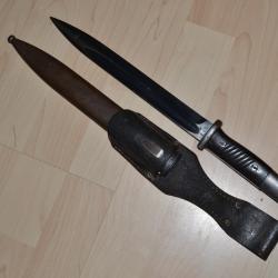 ba&iuml;onnette 84/98 dat&eacute;e 40 fourreau et baionnette m&ecirc;me num&eacute;ro avec gousset cuir WH
