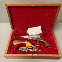 MAGNIFIQUE Revolver PN PIETTA  calibre 31 avec son coffret, son moule a balle et sa doseuse