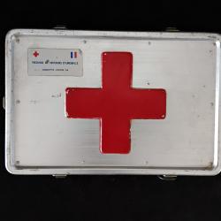Trousse secours + seringues verre vintage boite aluminium croix rouge Francaise
