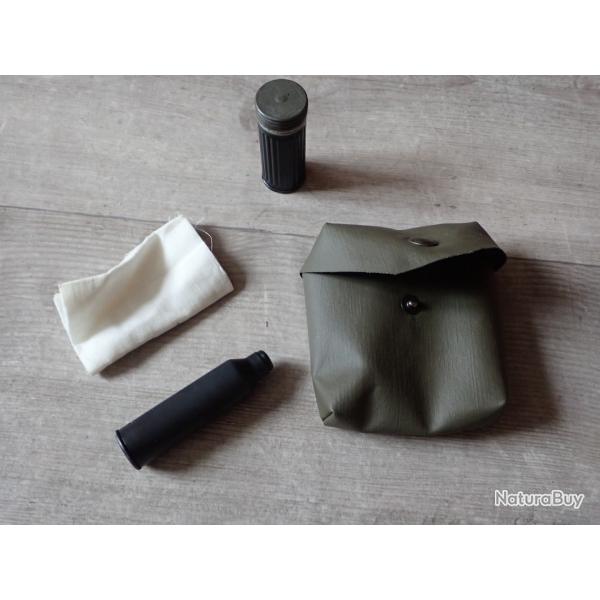 P49 - P210 Outil r�glementaire pour entretien du pistolet + pot graisse + housse