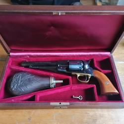 1858 Remington - fabrication Pietta + poire &agrave; poudre + bo&icirc;te de pr&eacute;sentation