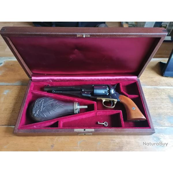 1858 Remington - fabrication Pietta + poire � poudre + bo�te de pr�sentation