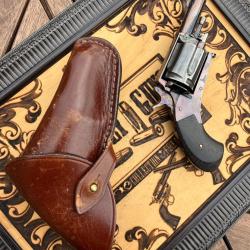 JOLI PETIT REVOLVER 8mm92 - Reflets prune - M&eacute;canique excellente - avec holster.