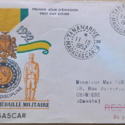 Enveloppe premier d'&eacute;mission du centenaire de la m&eacute;daille militaire Madagascar 11 D&eacute;cembre 1952