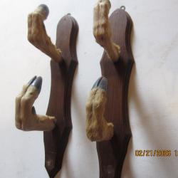 Crochets muraux pieds de biche pour armes d'&eacute;paule