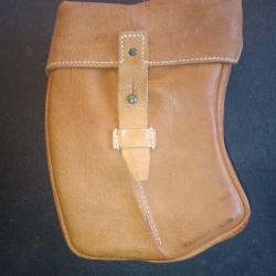 Pochette vide porte chargeurs (x 4 ) en cuir v&eacute;ritable pour VZ 58 ann&eacute;e 1945/50 produit neuf.
