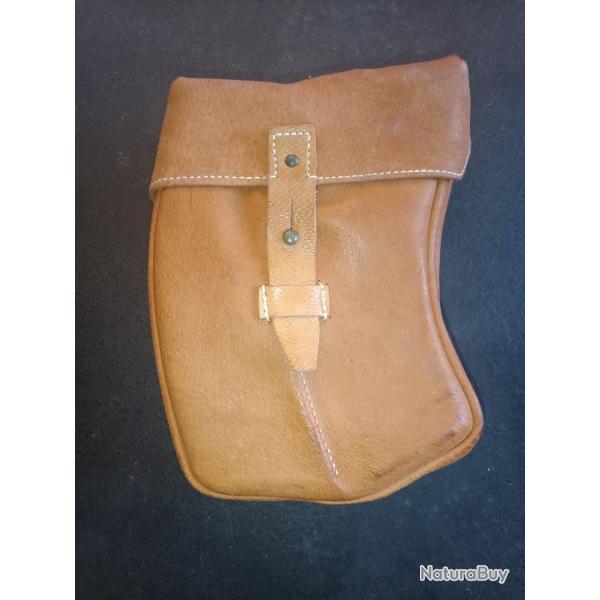 Pochette vide porte chargeurs (x 4 ) en cuir v�ritable pour VZ 58 ann�e 1945/50 produit neuf.