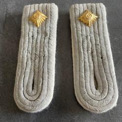 Anciennes &eacute;paulettes d'infanterie DDR